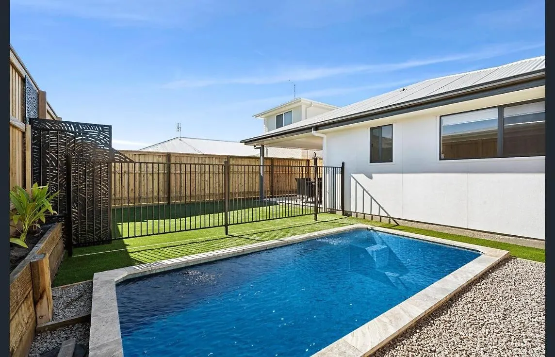 Family-Perfect Home Relax, Swim, Explore, Repeat! Palmview