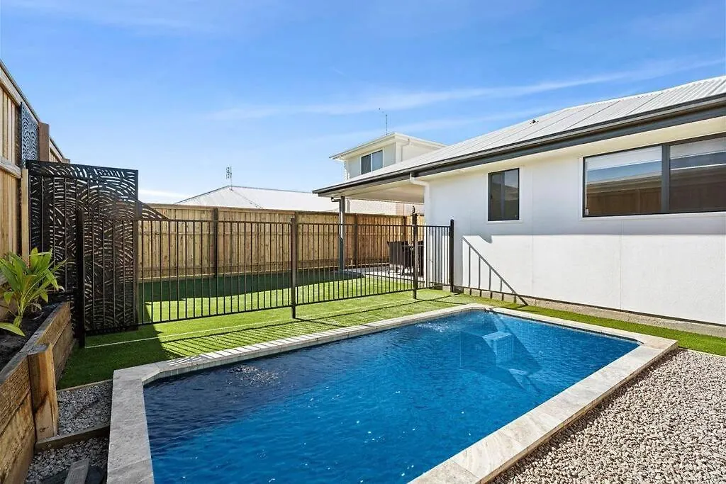 Family-Perfect Home Relax, Swim, Explore, Repeat! Palmview Holiday home